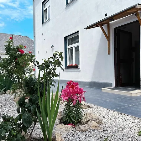 Apartment Up Residences S *